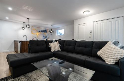 Quartier 5-4 Apartment | Denis