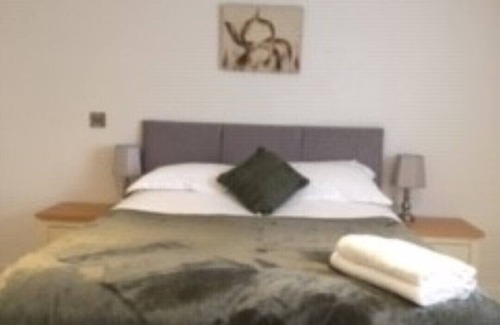 York House | DENNINGTON APARTMENTS, 4 YORK CITY CENTRE APARTMENTS (NEWLY REFURBED FOR 2019)