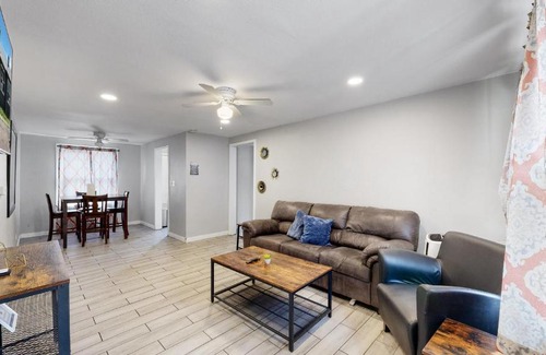 Dupont House | Denver 1 Bedroom w King Bed Dog Friendly Unit
