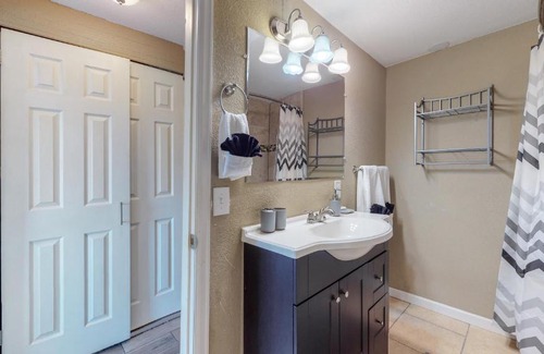 Berkley House | Denver 3 King Beds with Bonus Room Dog Friendly Home