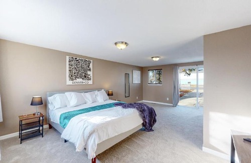 Berkley House | Denver 3 King Beds with Bonus Room Dog Friendly Home