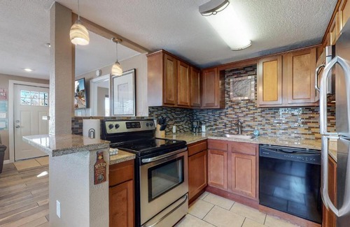 Berkley House | Denver 3 King Beds with Bonus Room Dog Friendly Home