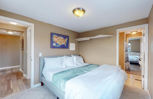 Berkley House | Denver 3 King Beds with Bonus Room Dog Friendly Home