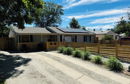 Delmar Parkway House | Denver Aurora new 2 bdrm private yard, Washer and Dryer