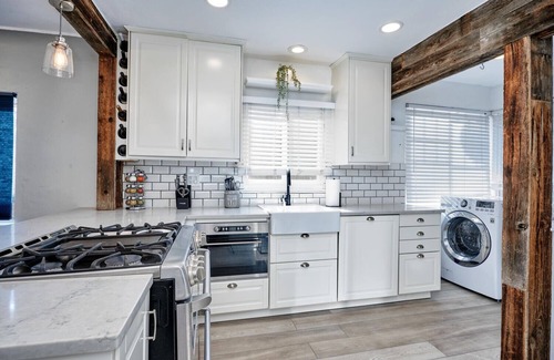 Speer House | Denver Bungalow 5 bedroom 4 bath-12 guests