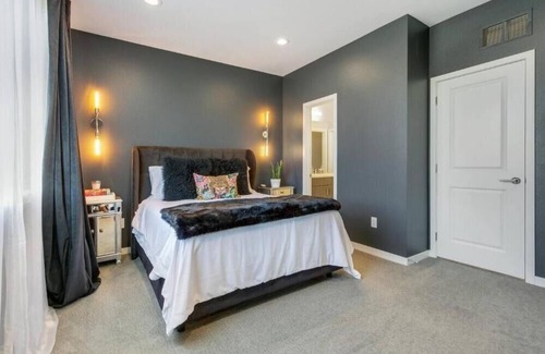 Jefferson Park House | Denver Chef's Kitchen, Sports, & Downtown
