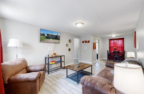 Dupont House | Denver Cute 1 Bedroom Home