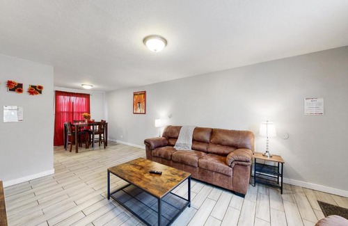 Dupont House | Denver Cute 1 Bedroom Home