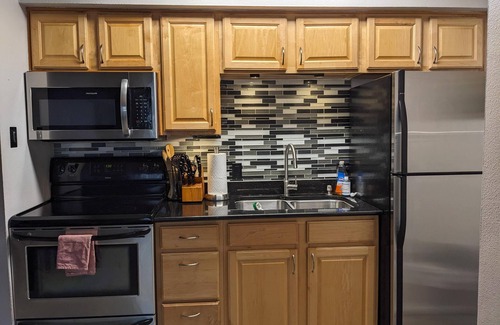 Downtown Denver Condo | DENVER STUDIO PRIVATE BALCONY, CITY VIEWS, GYM, NEAR ATTRACTIONS, SPORTS VENUES