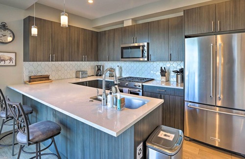 Jefferson Park House | Denver Townhome w/ Rooftop Deck: Walk to Mile High
