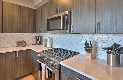 Jefferson Park House | Denver Townhome w/ Rooftop Deck: Walk to Mile High