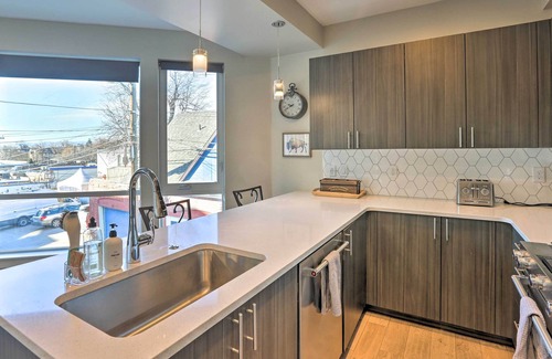 Jefferson Park House | Denver Townhome w/ Rooftop Deck: Walk to Mile High