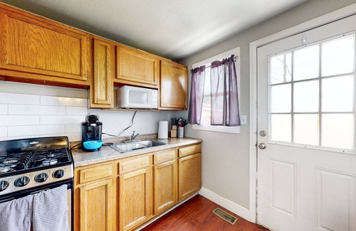 Dupont Condo | Denver Updated Cute Home-Near Concert and Sports