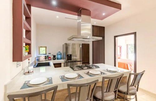 Akumal Apartment | Departamento 6, Tulum Country Home, con Muelle de Pesca, Club de Playa, Alberca, Cenote y Campo de Golf, Contrata Day Pass Bahia Principe