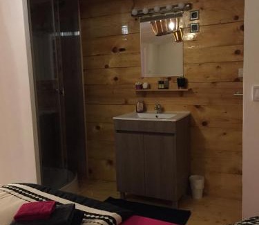 Le Thor House | DEPENDANCE PRIVEE - HALTE ROUTE