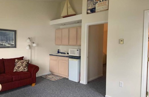 Red Cliff Apartment | DePerrys On The Lake Waterfront Access to Lake Superior