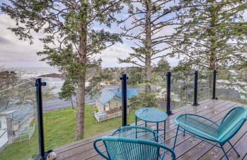 Depoe Bay House | Depoe Bay Townhome with Deck and Stunning Ocean Views!