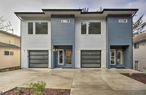 Depoe Bay House | Depoe Bay Townhome with Deck and Stunning Ocean Views!