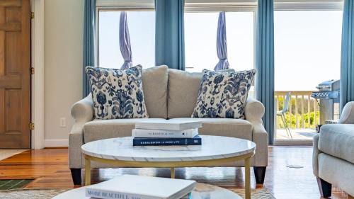 Isle of Palms House | Derby by AvantStay Beautiful Oceanfront Home w Incredible Views