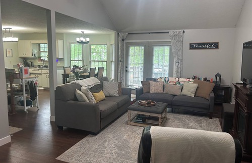 Jeffersonville - Clarksville House | Derby Getaway
