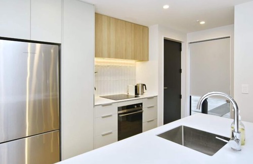 Saint Albans House | Derby St Townhouse-Modern 3-BR Townhouse in Merivale-Perfect for Month-Long Stay