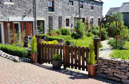 Sheldon House | Derbyshire home with breathtaking surroundings