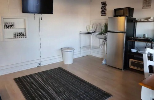 Laguna Park Apartment | Derekville #6 - Private Unit - Gated Pool