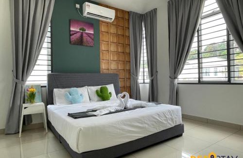 Bandar Penawar House | Desaru Arcadia Villa with Pool Table, Outdoor BBQ, Indoor Steamboat by Beestay