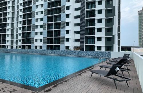 Bandar Penawar Apartment | Desaru Utama Apartment with Swimming Pool View, Karaoke, FREE WIFI, Netflix, near to Car Park