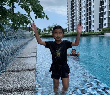 Bandar Penawar Apartment | Desaru Utama Apartment with Swimming Pool View, Karaoke, FREE WIFI, Netflix, near to Car Park