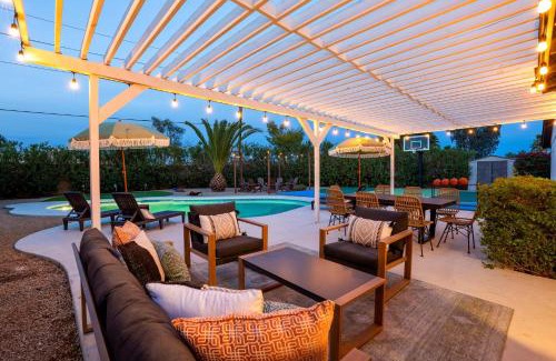 Sunburst Estates House | Desert Air 5 Br Sports Court Pool Arcade Hot Tub