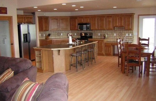 Desert Aire House | Desert Aire Vacation Home on the Golf Course w/River View, Private Pool/hot tub