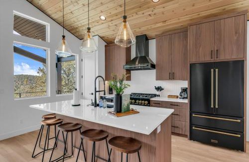 Orderville House | Desert Canyon Casita Near Zion Hot Tub Views