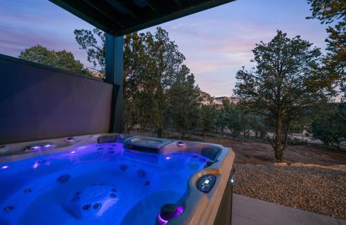 Orderville House | Desert Canyon Casita Near Zion Hot Tub Views