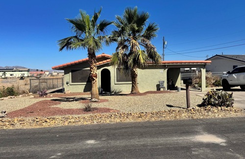 Lake Havasu City House | Desert Chic Havasu Home+XL Parking,Boat Rental, Fun Games & Lake View Fire Pit