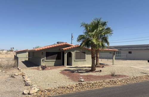 Lake Havasu City House | Desert Chic Havasu Home+XL Parking,Boat Rental, Fun Games & Lake View Fire Pit