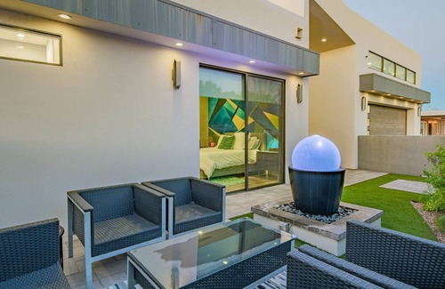 Southwest Village House | Desert Luxe Entertainers Delight! Walk to Oldtown! Resort style yard!