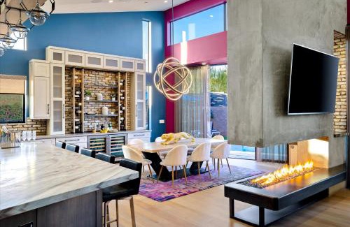 Southwest Village House | Desert Luxe Entertainers Delight!walk To Oldtown