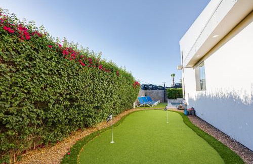 Southwest Village House | Desert Luxe Entertainers Delight!walk To Oldtown