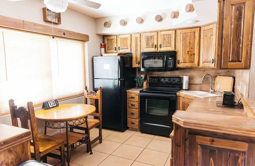 Continental Vistas Condo | Desert Oasis Condo Su
