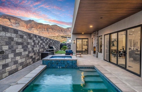 Hurricane House | Desert Oasis Retreat Pool Hot Tub Golf Access