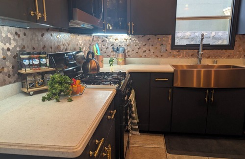 El Dorado West House | Desert Oasis, Spacious 4-bedroom house 2 king bed w/Heated Pool & Jacuzzi