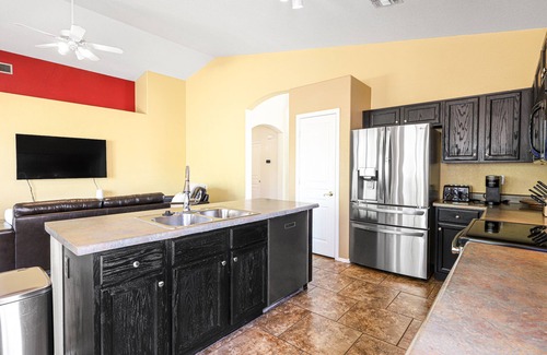 Crescent Butte House | Desert oasis with a private pool, enclosed yard, washer/dryer, & central AC