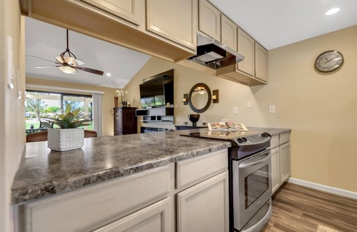 Palm Desert Condo | Desert Paradise Retreat Awaits on Golf Course with Sunset & Mountain Views