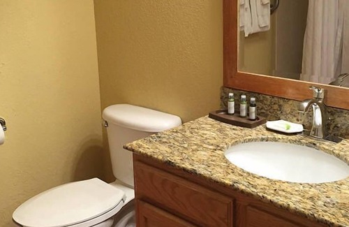 West Sedona Resort | Desert Resort perfect for Hiking Cathedral Rock with access to outdoor pool and hot tub