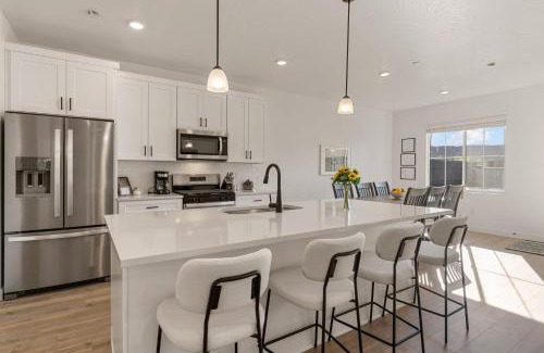 St. George House | Desert Retreat Near Sand Hollow townhouse