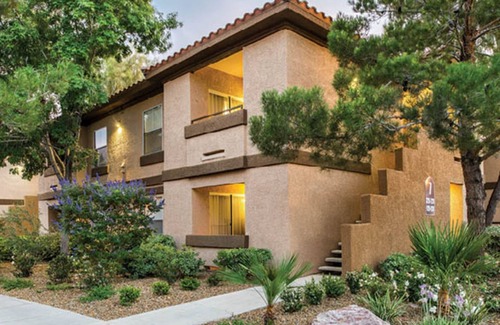 Las Vegas Condo | Desert Retreat Resort 2br suite Saturday check-in