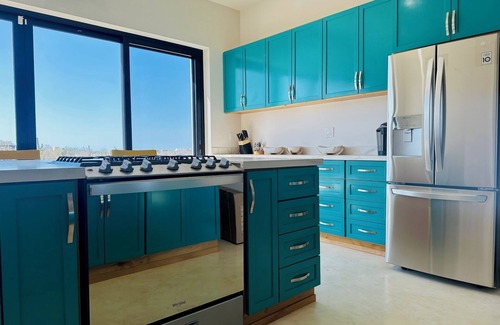 Cerritos House | Desert Retreat with Panoramic Mountain + Ocean Views–Spacious, Stylish & Fun!
