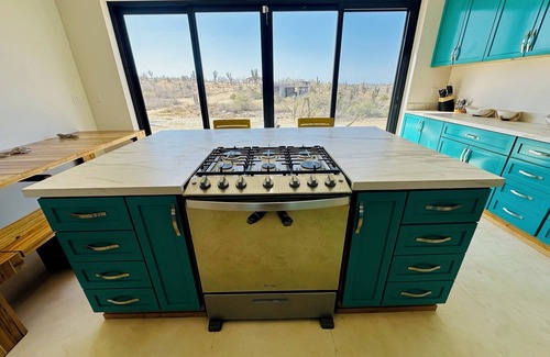 Cerritos House | Desert Retreat with Panoramic Mountain + Ocean Views–Spacious, Stylish & Fun!