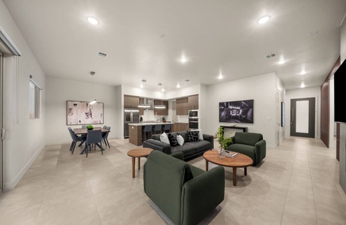 Biggs Field House | Desert Star Getaway! Newly Built Custom Home, Fully Stocked